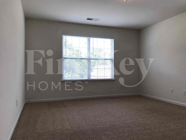 Building Photo - 3283 Grandview Club Rd