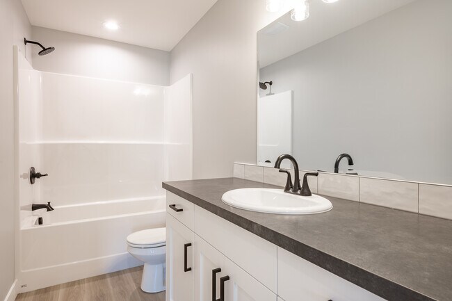 Building Photo - 1517 Hovel Rd