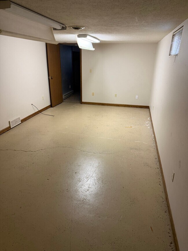 Building Photo - 713-713 13th Ave