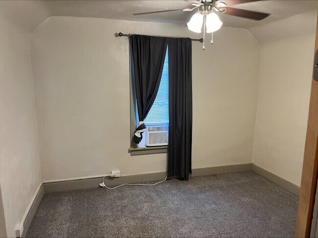 Building Photo - 515 Bellevue Pl