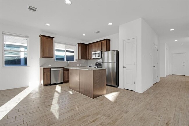 Building Photo - 283 Fabion St