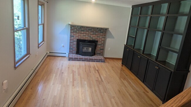 Building Photo - ***Please Respond Directly to the Online L...