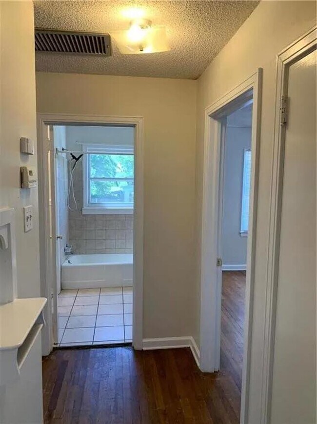 Building Photo - 1404 Stevens Ln