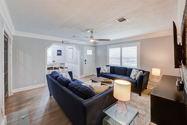 Building Photo - 1207 Archer St