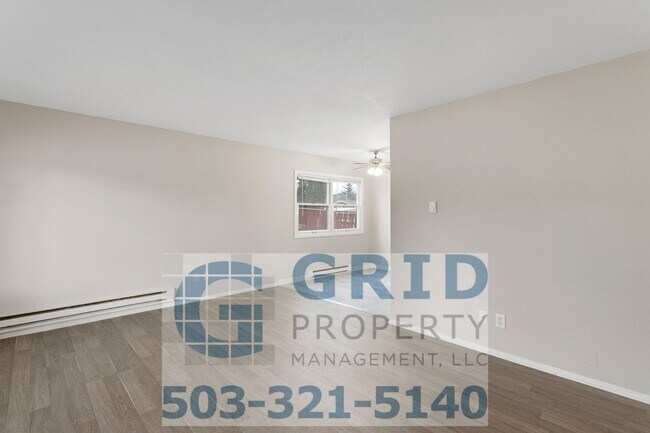 Building Photo - 3 Bedroom Home - Large Corner Lot - SE Por...