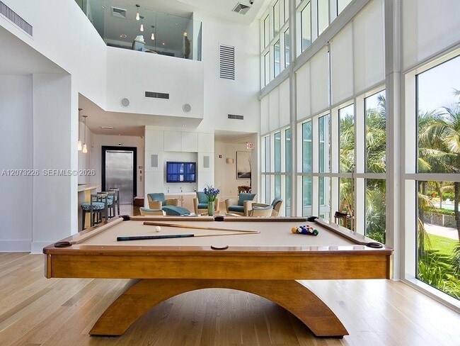 Building Photo - 15811 Collins Ave