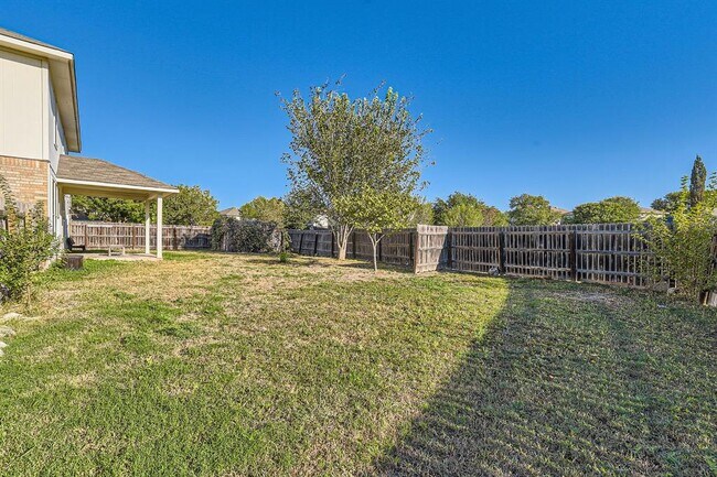 Building Photo - 105 Meadowlark Ln