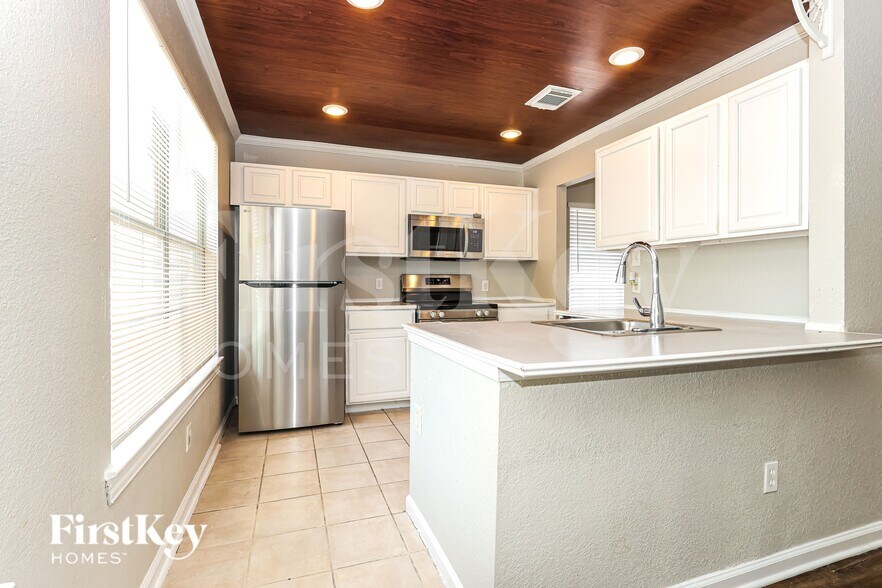Building Photo - 23015 Banquo Dr