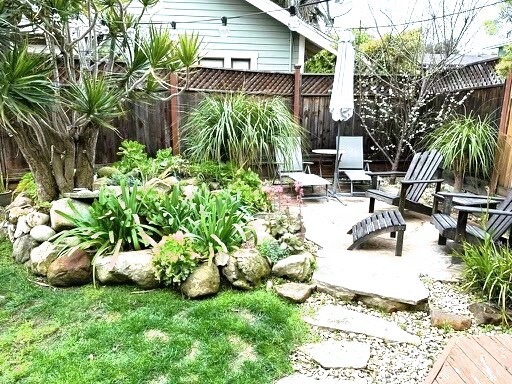 Building Photo - 316 W Victoria St