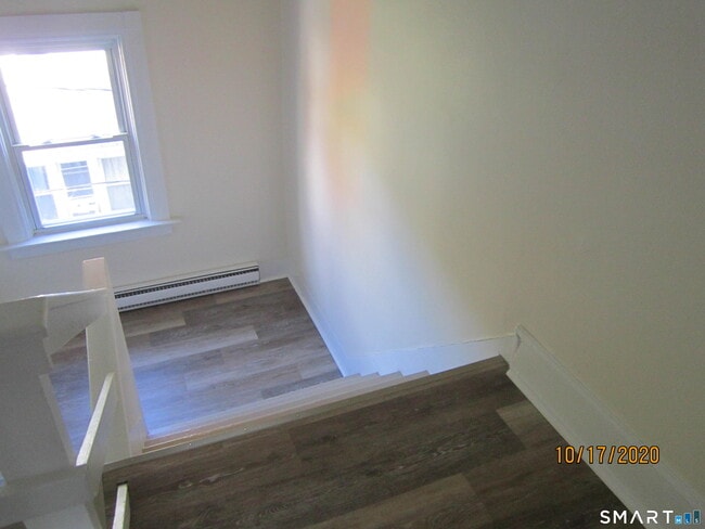 Building Photo - 1085 Broad St