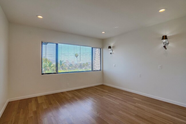 Master Bedroom with great view and big windows - 556 Luton Dr