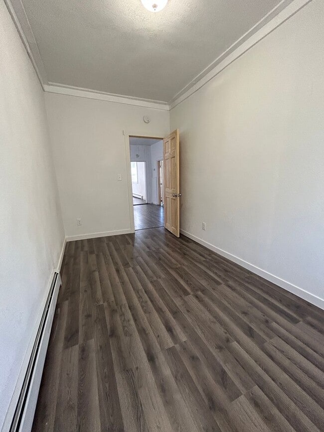 Building Photo - Three Bedroom Home Near Gundersen
