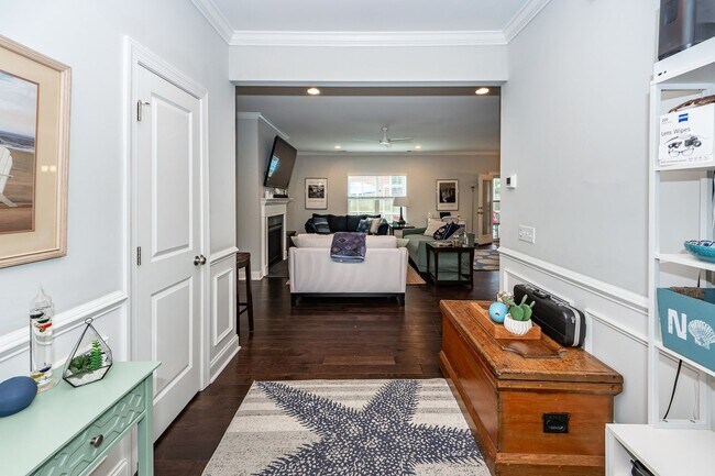 Building Photo - 3 Bedroom 2.5 Bath Single Family Home in F...
