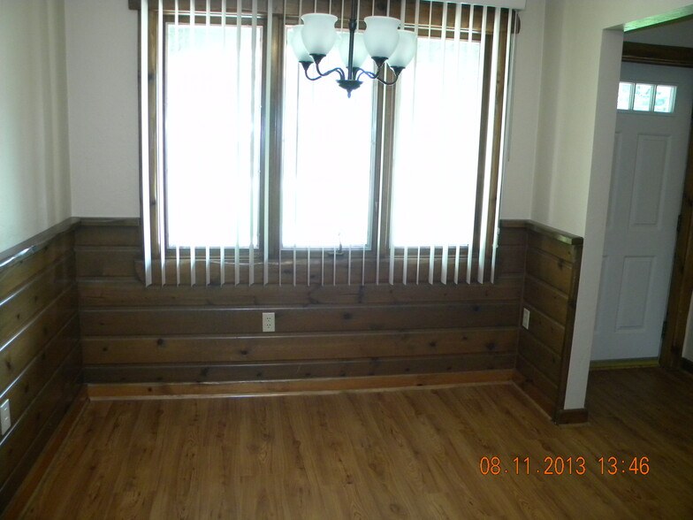 Dining area - 511 E 3rd St