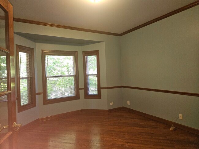Building Photo - 733 Woodbury Ct
