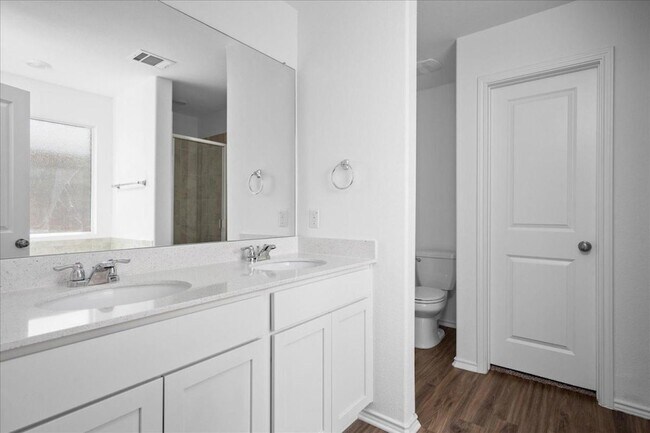 Building Photo - 404 Escondido Cir