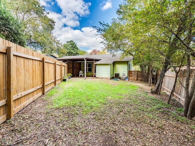 Building Photo - 1607 Valleyridge Dr