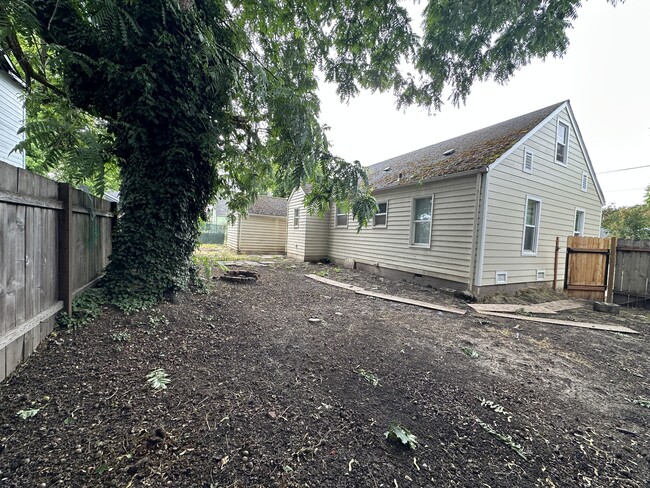 Building Photo - 732 Bieber Ave NE