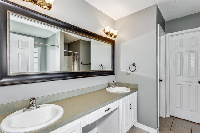 Building Photo - 2208 Seascale Ct