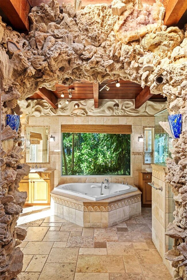 Building Photo - 7975 Sunset Dr