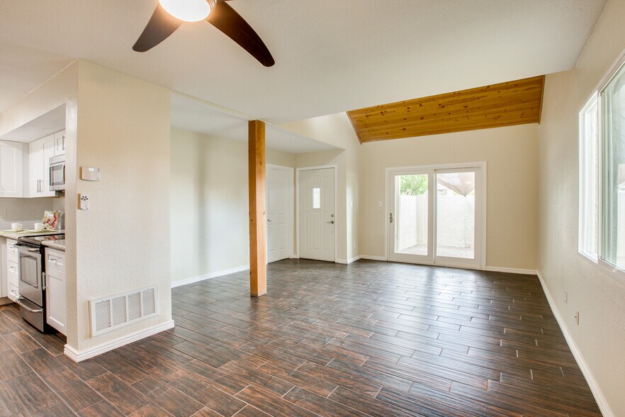 Building Photo - 6007 N 79th Street