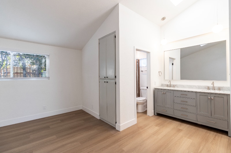 Building Photo - 10766 Parkdale Ave