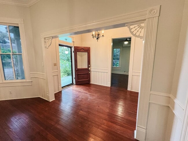 Building Photo - 305 W Brazos St