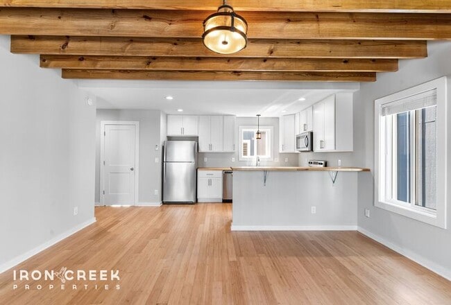 Building Photo - 52 W Cascade St