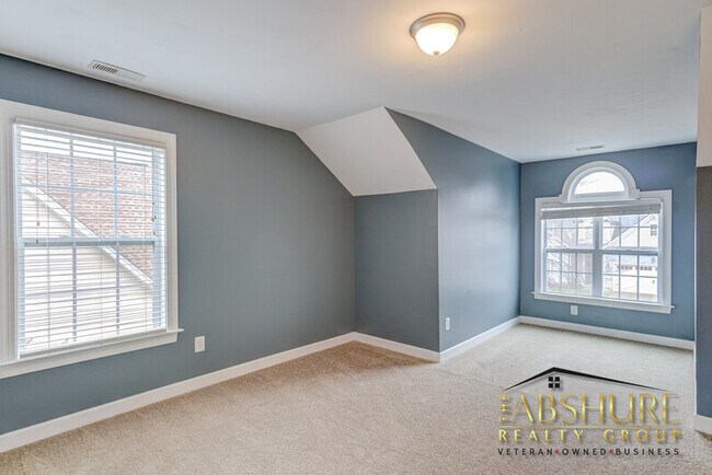 Building Photo - 325 Timber Meadow Lake