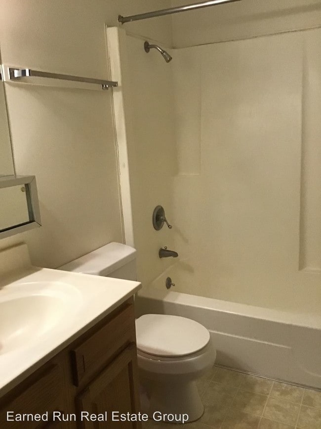 9766 Rosehill Rd 9766 Rosehill Rd Berrien Springs MI 49103