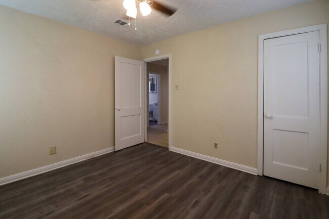 Building Photo - 1512 White Ave