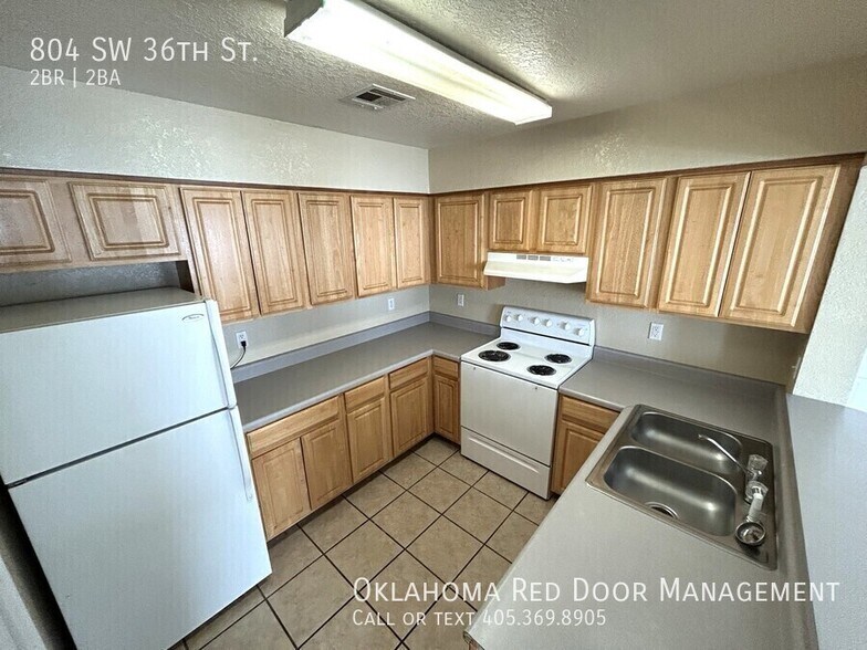 Building Photo - 804 SW 36th St