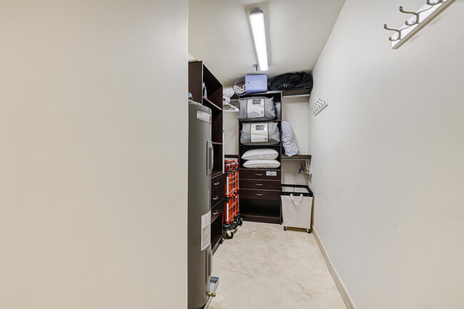 Building Photo - 1161 Hillsboro Mile