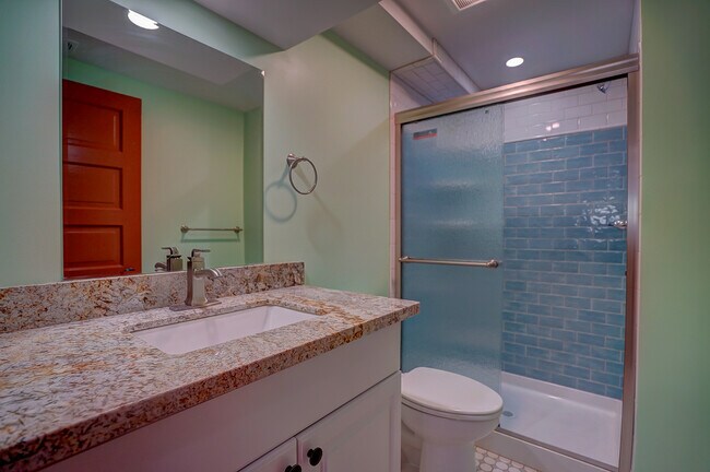 Building Photo - 1081 W 30th St