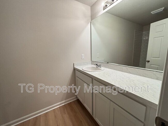 Building Photo - 2235 Orchard St