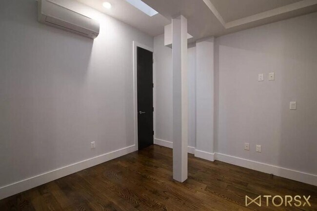 Building Photo - 1 bedroom in BROOKLYN NY 11206