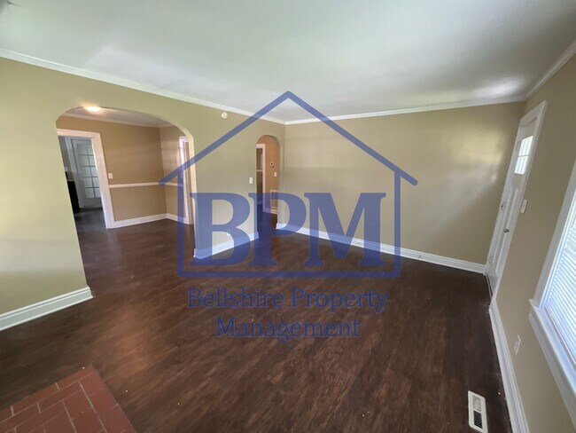 Building Photo - Spacious 3 Bed, 2 Bath Bottom-Floor Duplex...