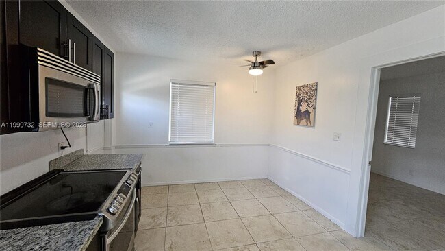 Building Photo - 117 NW 11th Ave