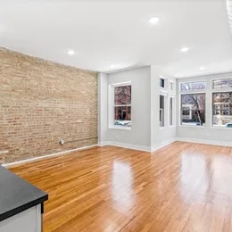 Building Photo - 1154 E 54th Pl