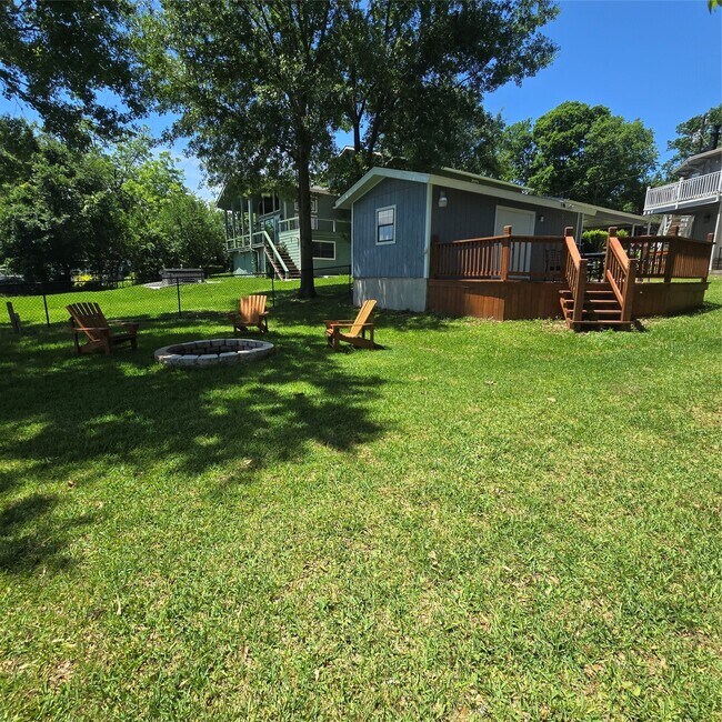 Building Photo - 275 Sam Houston Loop