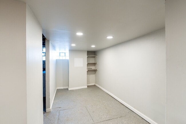 Building Photo - Newly rehabbed 3 bedroom