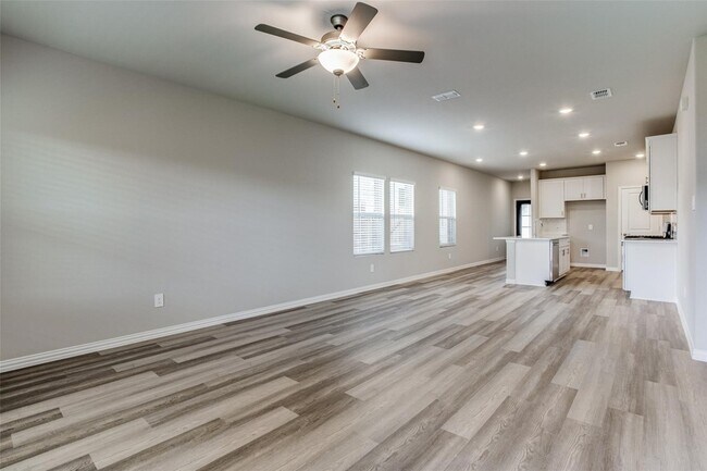 Building Photo - 612 McKenna Dr