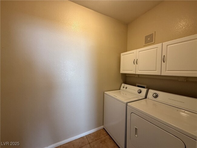 Building Photo - 78 Falcon Feather Way