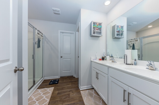 Building Photo - 410 Ginger Dr