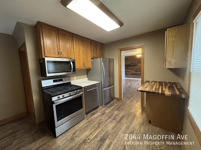 Building Photo - 2044 Magoffin Ave