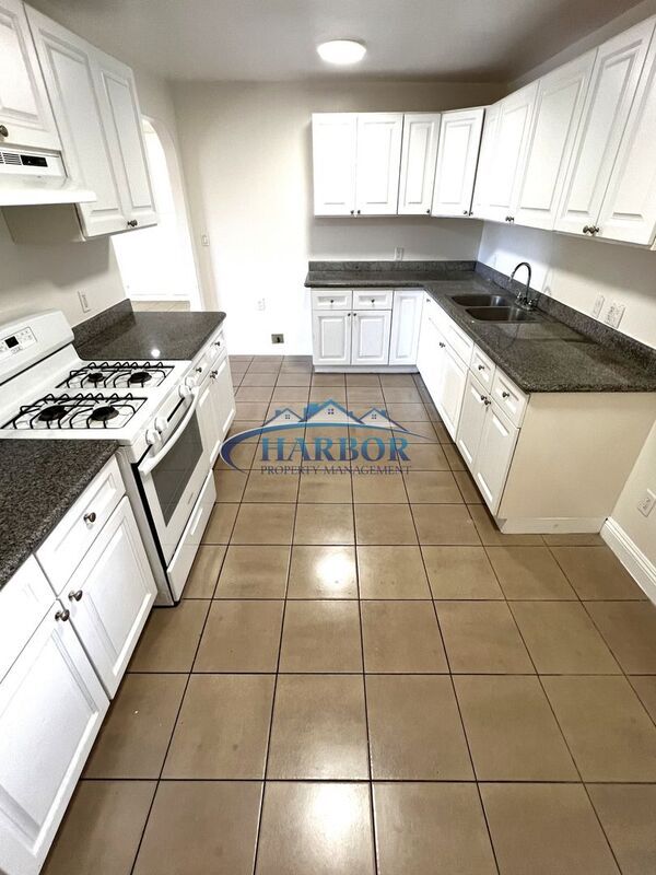 Building Photo - 1035-1043 W 253rd St