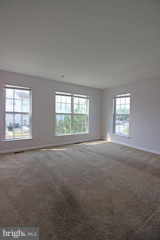 Building Photo - 622 Sprite Way