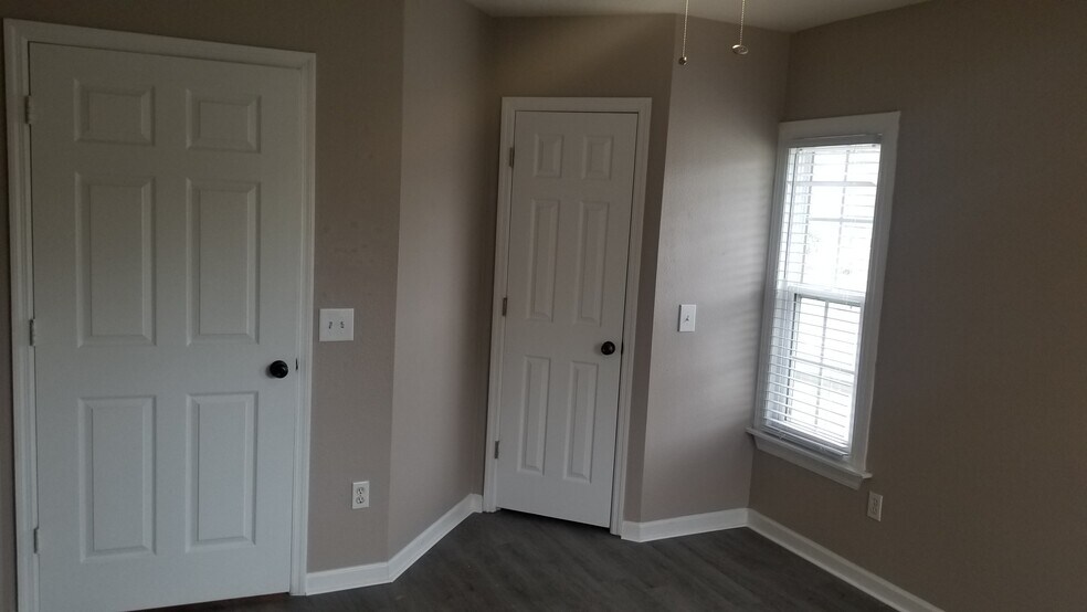 Building Photo - 6584 Swissco Dr