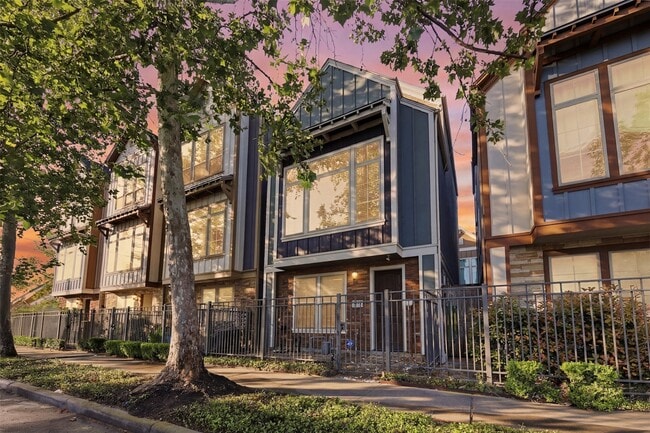 Building Photo - 1816 Dennis St