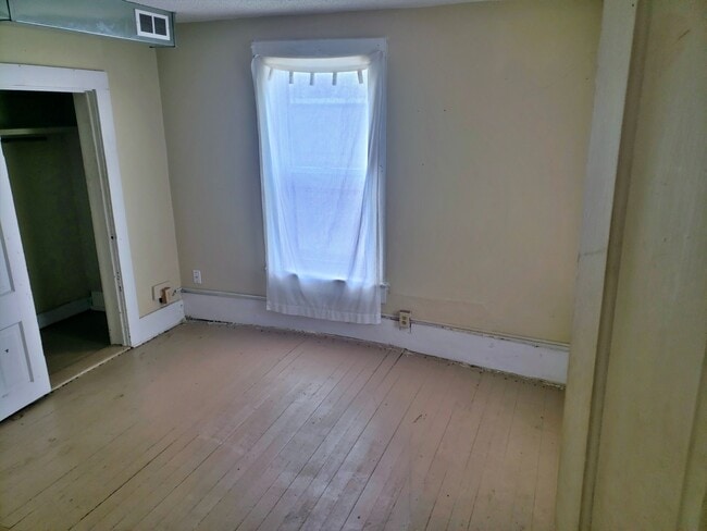 Building Photo - 210 4th St S